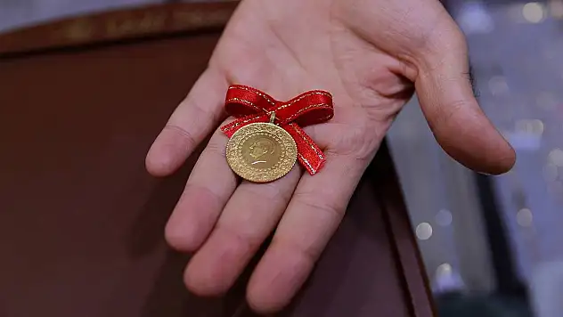 Küresel gerilim altını uçurdu: Gram altın rekor tazeledi