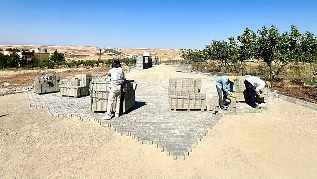 Kurtalan'da 80 Bin Metrekarelik Parke Taşı Çalışması Sürüyor