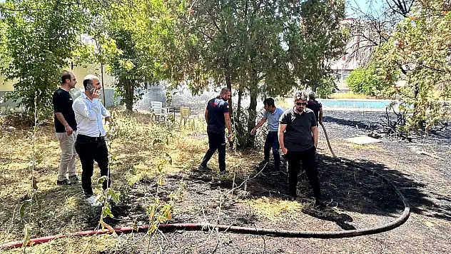 Kurtalan'da Boş Alanda Çıkan Yangın Kısa Sürede Söndürüldü