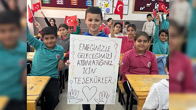 Kurtalan'da Öğrencilerden Öğretmenlerine Pankartlı Karşılama