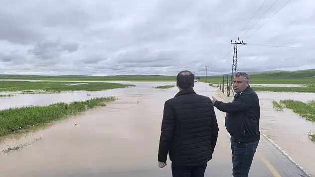 Kurtalan'da Sağanak Nedeniyle Karayolu Göle Döndü, Ulaşım Durdu