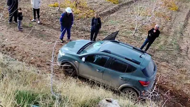 Siirt'te araç devrildi, yolcular yara almadan kurtuldu