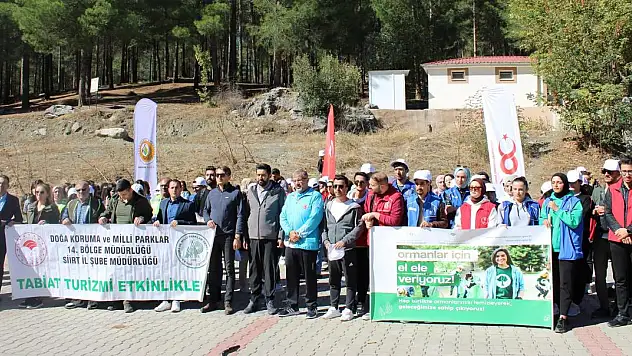 Kurtalan Gençlik Merkezi Öncülüğünde Baykan Kent Ormanında, Orman Temizleme Etkinliği İçin Halk Bir Araya Geldi