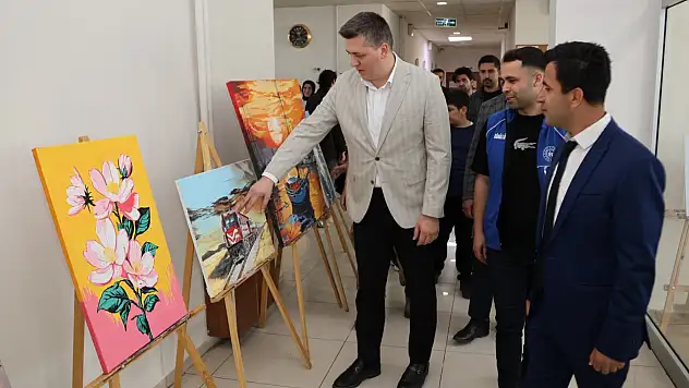 Kurtalan Kaymakamı Serin'den Gençlik Merkezi Resim Sergisine Ziyaret