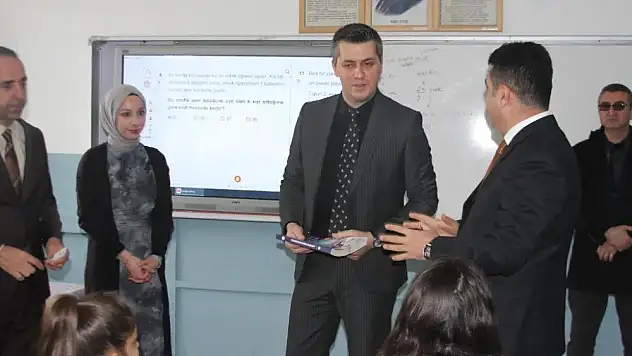 Kurtalan Kaymakamı Serin'den Öğrencilere Kitap Desteği