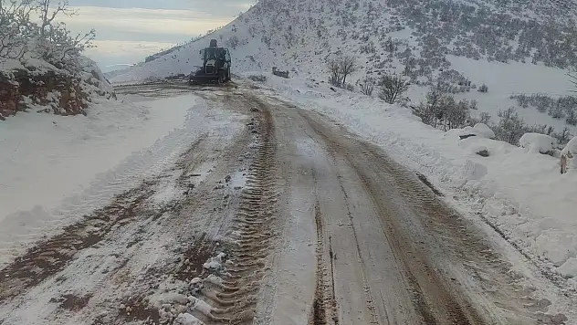 Kurtalan Köy Yollarında Kar Temizleme Çalışmaları Başladı