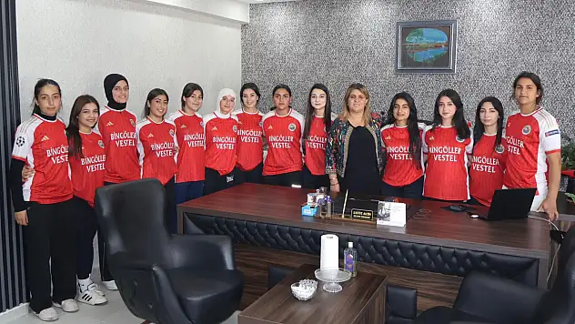 Kurtalan Şenspor Kadın Kriket Takımı'ndan Eşbaşkan Sadiye Aktin'e Ziyaret