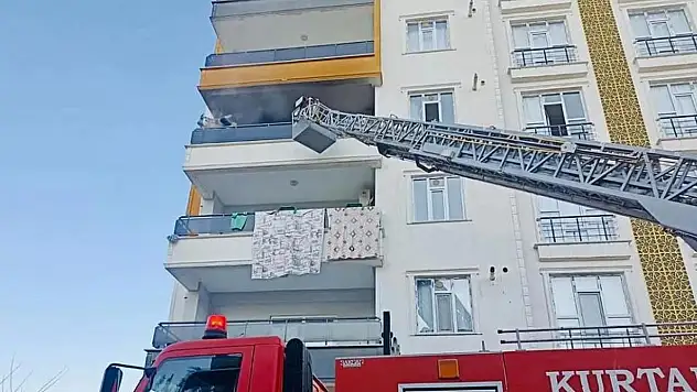 Kurtalan'da 11 Katlı Apartmanda Yangın