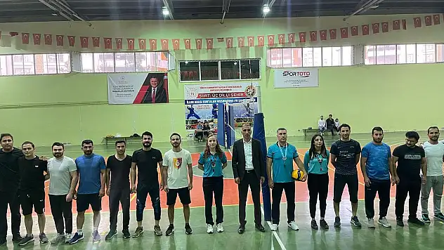 Kurtalan'da '29 Ekim Cumhuriyet Bayramı' Kapsamında Voleybol Turnuvası