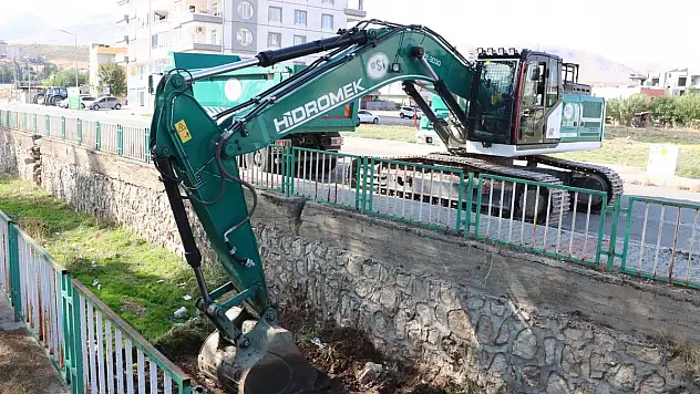 Kurtalan'da Dere Yatağında Temizleme Çalışmaları