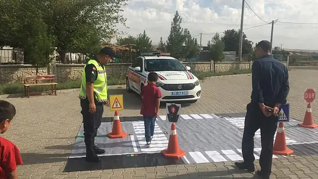 Kurtalan'da Öğrencilere Trafik Eğitimi Verildi