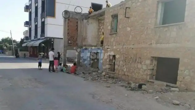 Mahalle Sakinleri Metruk Binadan Rahatsız! 