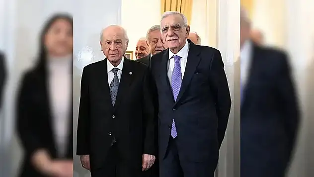 Mardin'de Ahmet Türk bekleyişi sürerken kayyım kararı: Görev süresi uzatıldı
