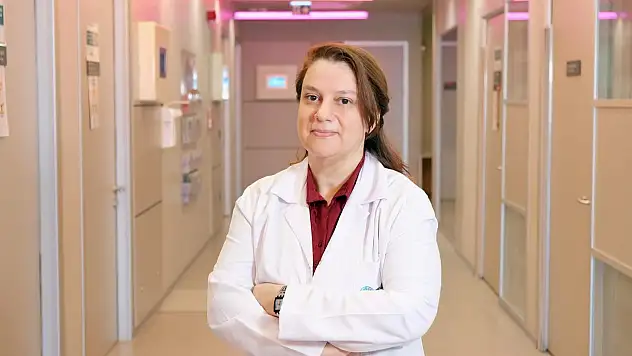 Masa Başında Çalışan Kadınlar En Çok Boyun Ağrısından Şikayetçi