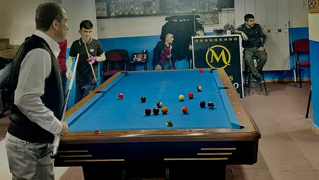 Masters Bilardo'da zafer Kurtalan'ın
