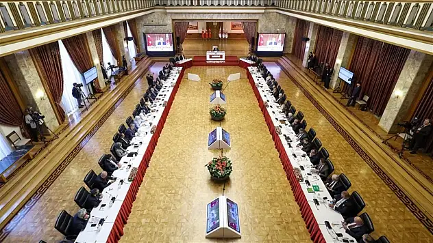 Meclis Komisyonu'nun ortak nihai raporu oy çokluğuyla kabul edildi