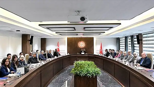 Memur-Sen, Hakem Kurulu'ndan Çekildi: 2026 Zam Teklifi Değişmedi, 2027 Teklifi 1 Puan Artırıldı