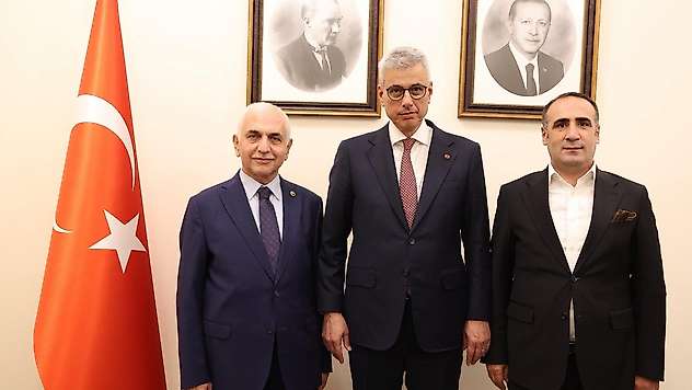 Mervan Gül, Sağlık Bakanı Memişoğlu ile Siirt'in Sağlık Yatırımlarını Görüştü