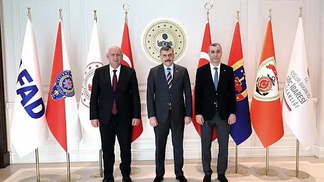 MHP Siirt İl Başkanı Cengizhan Tükenmez İçişleri Bakanı Mustafa Çiftçi'yi Ziyaret Etti