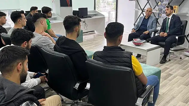 Milletvekili Gül, Gençlerle Buluştu