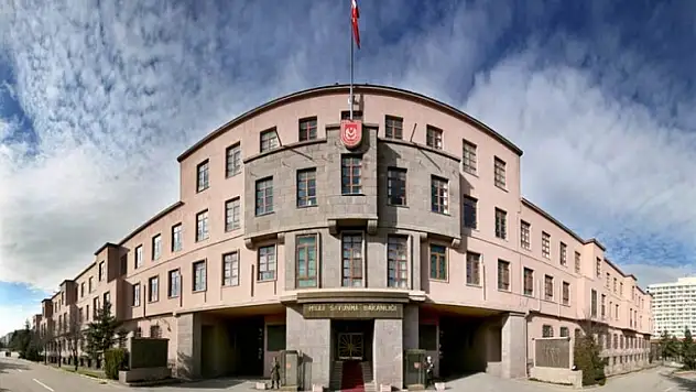 MSB açıkladı: Türk hava sahasına giren balistik füze düşürüldü