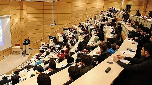 Öğrenci Affı Teklifi TBMM'ye Sunuldu: Binlerce Öğrenciye Üniversiteye Dönüş Yolu Açılıyor