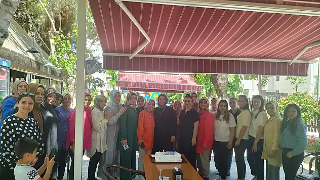 Öğretmenden Öğrenci Velilerine Anneler Günü Jesti