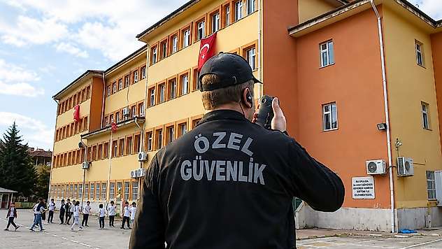Okullarda Yeni Güvenlik Önlemleri, 30 Bin Kişi İşe Alınacak