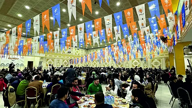 Olğaç, İftarda Gençlerle Bir Araya Geldi