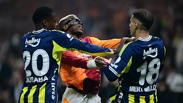 Osimhen'i Araç Kiralama Suçlamasından Dolayı Karakola Şikayet Ettiler