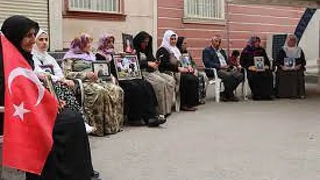 Oturma Eylemi Yapan Diyarbakır Annelerine  Katılımlar Devam Ediyor!