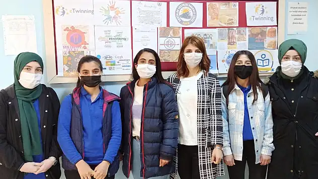 'OUR COLORS AND WE' PROJESİ 5 ÜLKE VE 12 OKULDA DEVAM EDİYOR