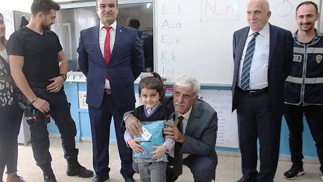 Öztanık'tan Öğrencilere Giyim Yardımı