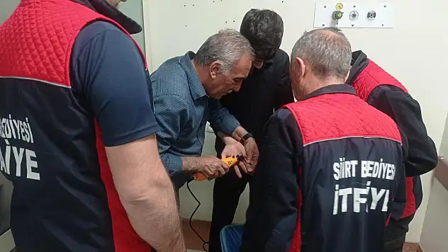 PARMAĞINA SIKIŞAN YÜZÜĞÜ İTFAİYE ÇIKARDI