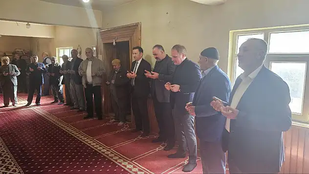 Pervari Belediye Başkanı Tayyar Özcan'ın Girişimleriyle Husumetli İki Aile Barıştı