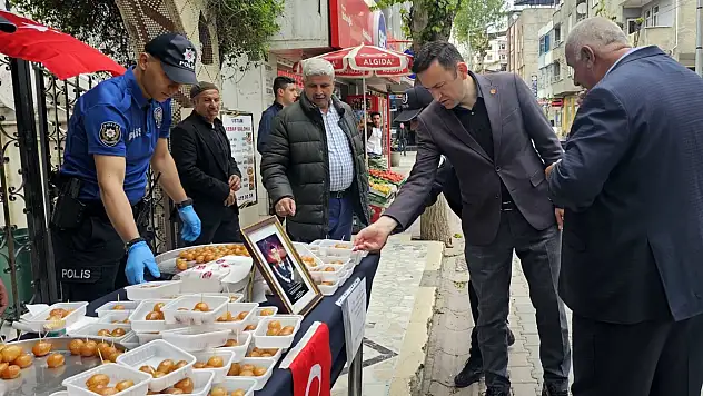 Pervari'de Şehit Polis Memuru Cuma Ali Hakan İçin Lokma Dağıtıldı