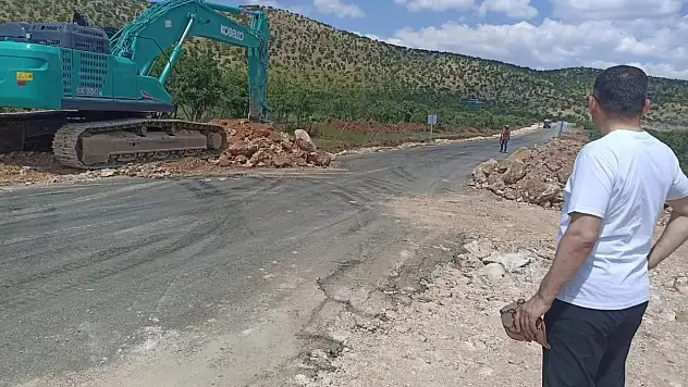 Pervari'de yol genişletme çalışmaları sürüyor
