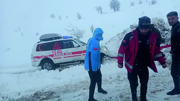 Pervari'de Mahsur Kalan Araçlar, Şirvan'da Okul Servisi Kurtarıldı