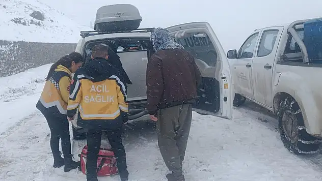 Pervari'de Yoğun Kar Engeli Aşılarak, Hasta Güvenle Hastaneye Ulaştırıldı (Videolu)