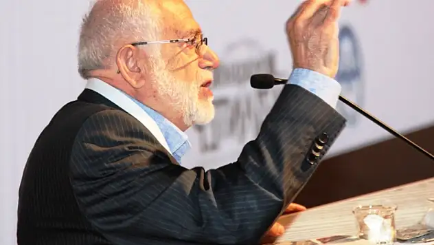 PROF.DR. İHSAN SÜREYYA SIRMA DİNDARLAR DÜNYEVİLEŞTİ