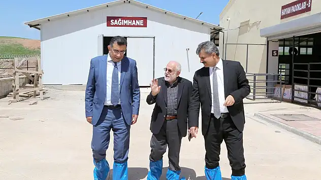 Prof.Dr.İhsan Süreyya Sırma, Türkiye'de İlk ve Tek Olan Küçükbaş Hayvan Sperma Payetleme Merkezini Gezdi