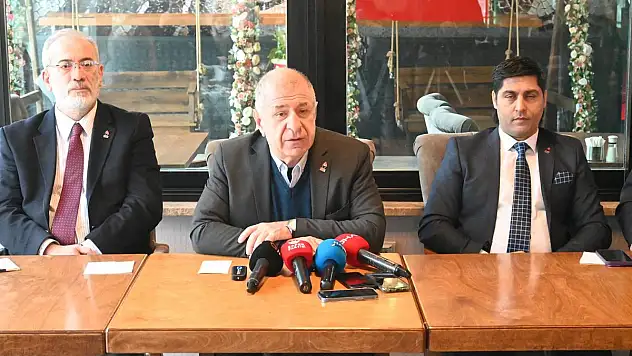 Prof.Dr.Ümit Özdağ, 'PKK ve YPG Türkiye'yi Basmaya Hazırlanmaktadır'