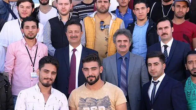 REKTÖR PROF. DR. MURAT ERMAN, YABANCI UYRUKLU ÖĞRENCİLERLE BİR ARAYA GELDİ