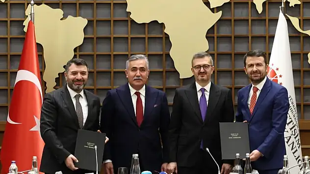 Resmi ilan yayımlayan basın kuruluşlarına 7,5 milyar liralık kefalet desteği