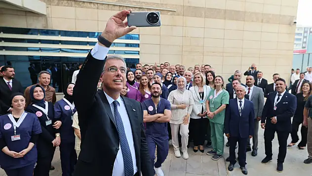 Sağlık Bakanı Memişoğlu, Siirt Eğitim ve Araştırma Hastanesi'ni Ziyaret Etti