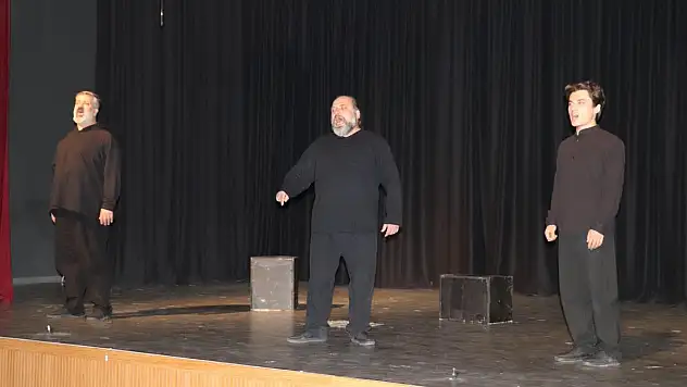 'ŞAHİDİMİZ ANADOLU' TİYATRO OYUNUNU SAHNELENDİ