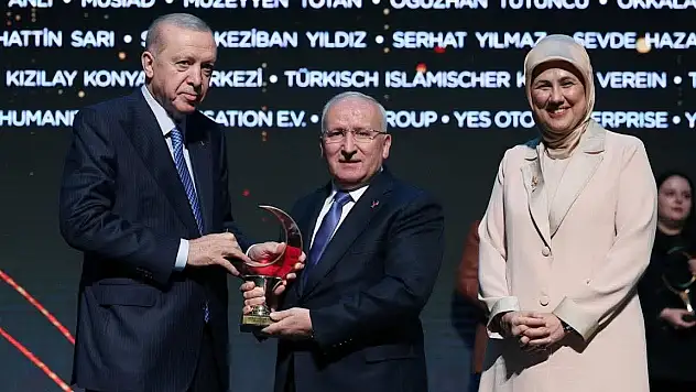 Sancaklar Vakfı'na ''Yılın Vakfı'' Ödülü Cumhurbaşkanı Erdoğan Tarafından Verildi