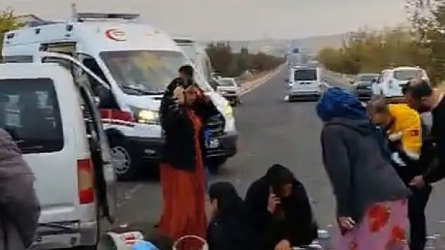 Şanlıurfa'da iki araç çarpıştı: 11 kişi yaralandı