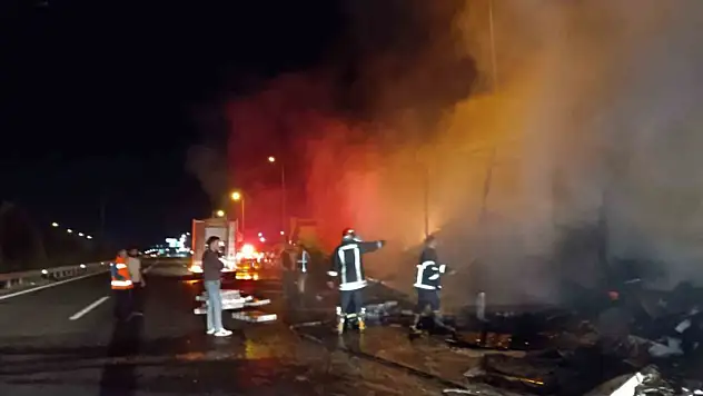 TV yüklü tır alev topuna döndü