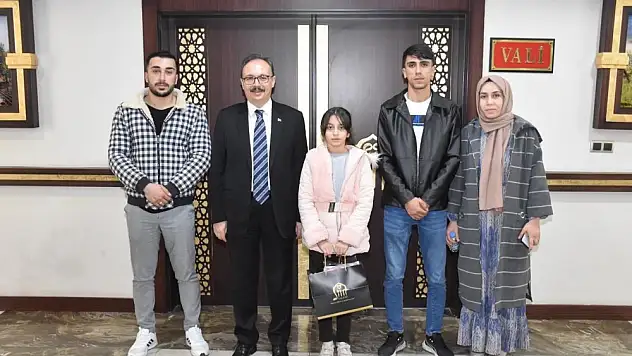 Şehit Ailesinden Vali'yi Ziyaret